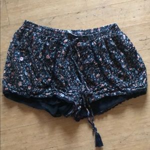 American Eagle flower shorts